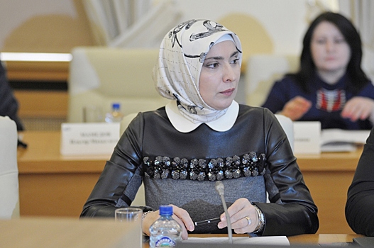 Супруга муфтия Дагестана в очередной раз выдвигается в Президенты России