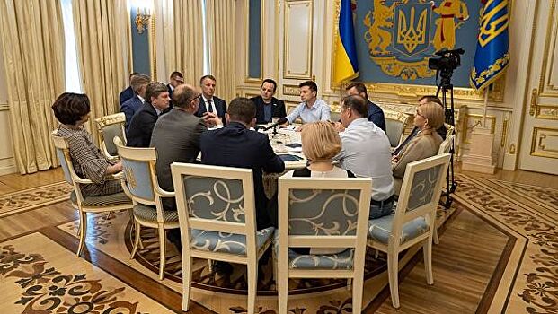 В Раде хотят приобщить стенограмму встречи с Зеленским к делу в КС Украины