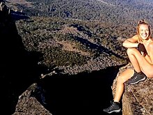 Скажи жизни «Да»: девушка из Австралии живет на полную и путешествует голышом