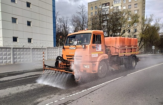 Дороги и тротуары продезинфицировали в поселении Мосрентген