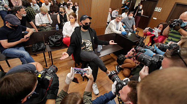 Суд вынес обвинительный приговор Серебренникову
