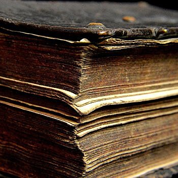 Украинец пытался ввезти в Крым старинную книгу