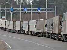 На границе РФ и Китая застряли в очереди сотни фур