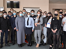 Полицейские и общественники провели викторину по профилактике мошенничества для студентов Ханты-Мансийска (видео)