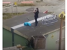&laquo;Настоящий романтик&raquo;: ростовчан удивил мужчина, поющий под окнами многоэтажки