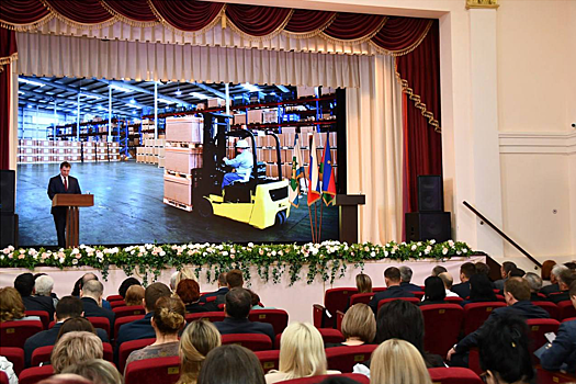 Вице-губернатор Краснодарского края Евгений Пергун ознакомился с итогами работы администрации Северского района в 2024 году