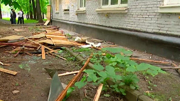 Компания ПИК начала сносить дом, в котором еще живут люди