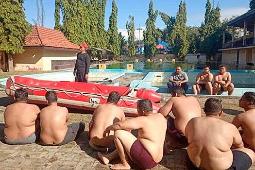 Толстых полицейских отправили в лагерь для худеющих