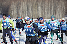 Сотни лыжников вышли на главный уральский марафон под Екатеринбургом