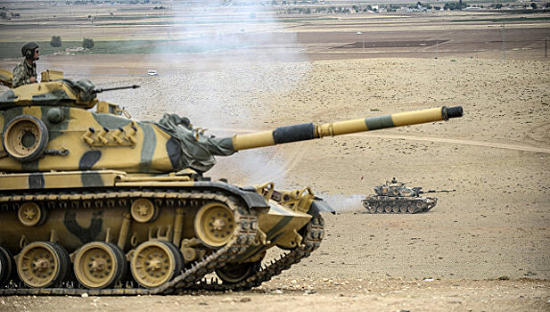СМИ: Турция размещает танки на границе с Ираком