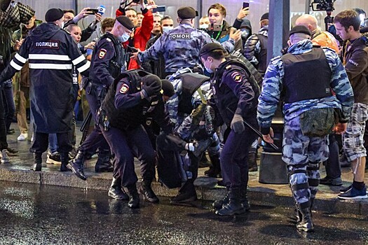 В Москве начали задерживать участников акции против поправок в Конституцию
