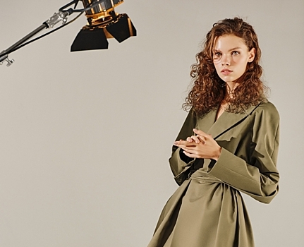 Пальто как у Елизаветы II и непромокаемые тренчи в новой коллекции osome2some