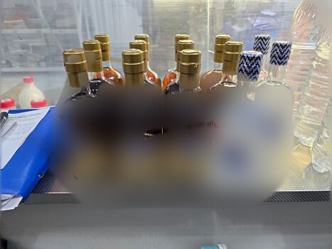 В Орске и Новотроицке полиция изъяла порядка 180 литров нелегального алкоголя