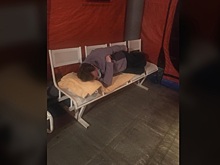 Больных COVID россиян селят в палатках у госпиталя