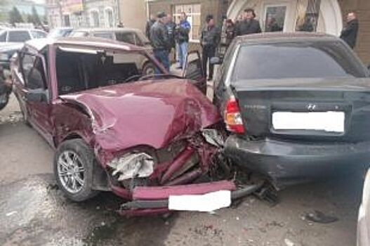 В Белгородской области в столкновении четырех автомобилей пострадали двое