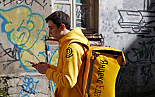 «Стало много желтых человечков»: «Яндекс.Еда» почти догнала Delivery Club по выручке