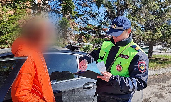 В Новосибирске оштрафовали водителя BMW, не пропустившую скорую помощь