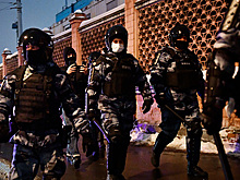 Российским силовикам с потеющим забралом посоветовали смазку