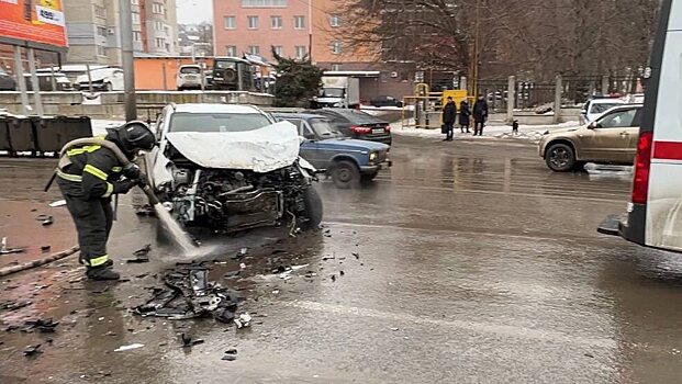 В ДТП на Тракторной покалечились водитель и пассажирка «Kia»