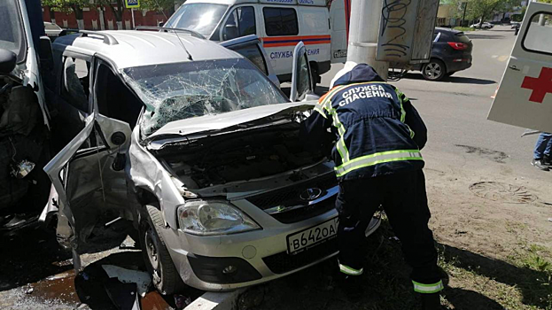 В Балашове в аварии с грузовой «ГАЗелью» пострадали две женщины и мужчина