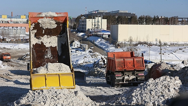 Свалка бытового мусора и снега в Нягани угрожает экологии