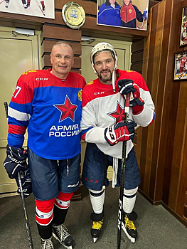 Дмитрий Сватковский провел матч с хоккеистом Александром Овечкиным