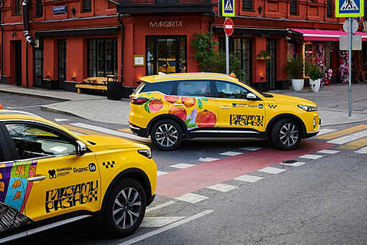 Более 100 автомобилей партнеров Яндекс Go оклеят работами художников с особенностями развития