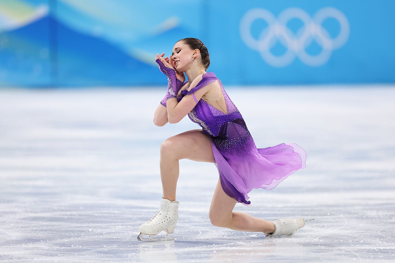 Поклонник из Южной Кореи вручил Камиле Валиевой золото Олимпиады-2022