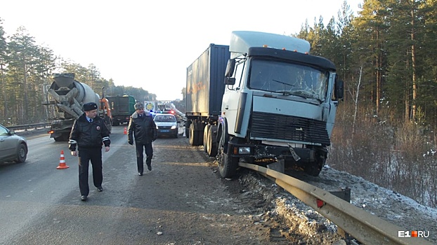 На ЕКАД произошла смертельная авария с двумя грузовиками