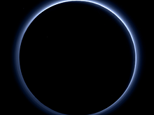NASA обнаружило над Плутоном земное небо