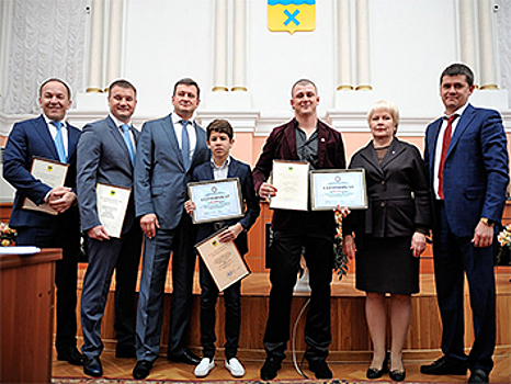 Глава города наградил победителей чемпионата Европы по борьбе