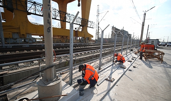 На мосту через Волжскую ГЭС кладут последние 442 метра асфальта