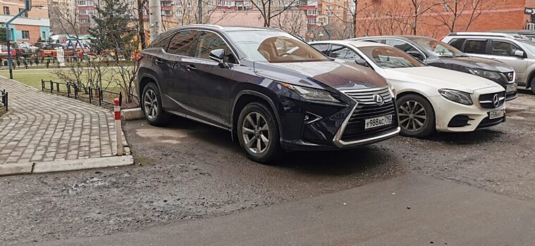 Японские власти могут запретить поставлять машины Lexus и Infiniti в Россию с 5 апреля 2022 года