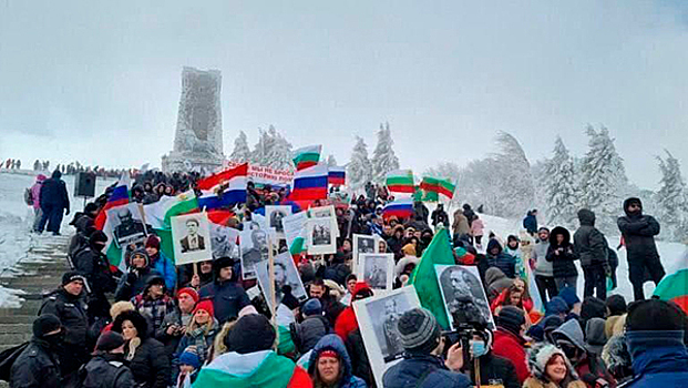 Премьера Болгарии освистали за антироссийскую позицию