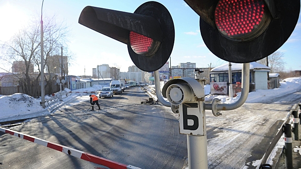 В Подмосковье автобус столкнулся с локомотивом