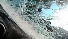 Камера авторегистратора сняла момент падения столба на машину в Серпухове