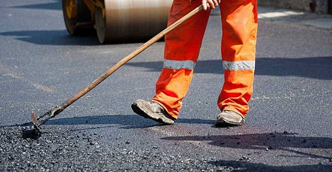 Более 300 млн рублей выделят на ремонт главной трассы Псковского региона