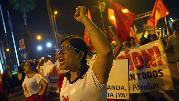 СМИ: манифестация в Лиме за проведение в Перу досрочных выборов завершилась беспорядками