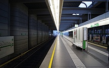 Мужчина пытался столкнуть женщину на железнодорожные пути в метро в Вене