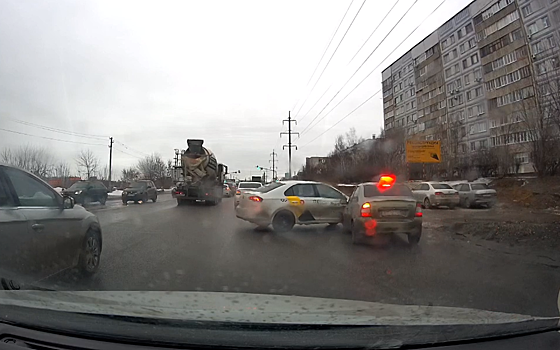 На улице Бирюзова в Рязани произошло ДТП с участием такси