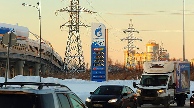 В России «перед кризисом» по образцу 2018 года приняты срочные меры по ценам на бензин