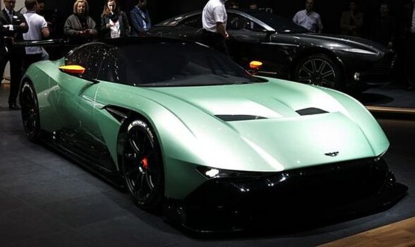 Как превратить гоночный суперкар Aston Martin Vulcan в автомобиль для улиц