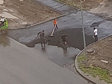 Челябинские дорожники снова попались на укладке асфальта под дождем