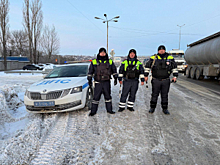 Сотрудники Госавтоинспекции Ростовской области столкнулись с ситуацией на дороге, когда каждое мгновение было на счету