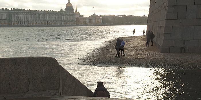 Летопись Петербургских наводнений: в городе восстановили исторические таблички