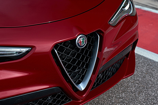 Люксовый кроссовер Alfa Romeo породнится с самым дешёвым Джипом