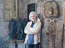 «Рисовал углем на бабушкиной печке»