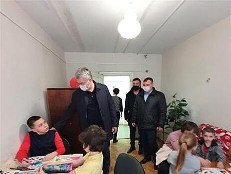 Виктор Кудряшов побывал в пункте временного размещения вынужденных переселенцев в Безенчуке