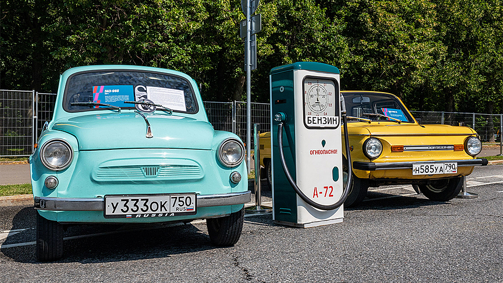 Фестиваль «Ретрорейс» — это не только выставка. Это выездной лекторий Музея транспорта Москвы, экскурсионные туры по экспозиции, мастер-классы для детей, ярмарка с винтажными вещами.
