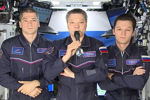 Космонавты на МКС поздравили россиян с Днем Конституции